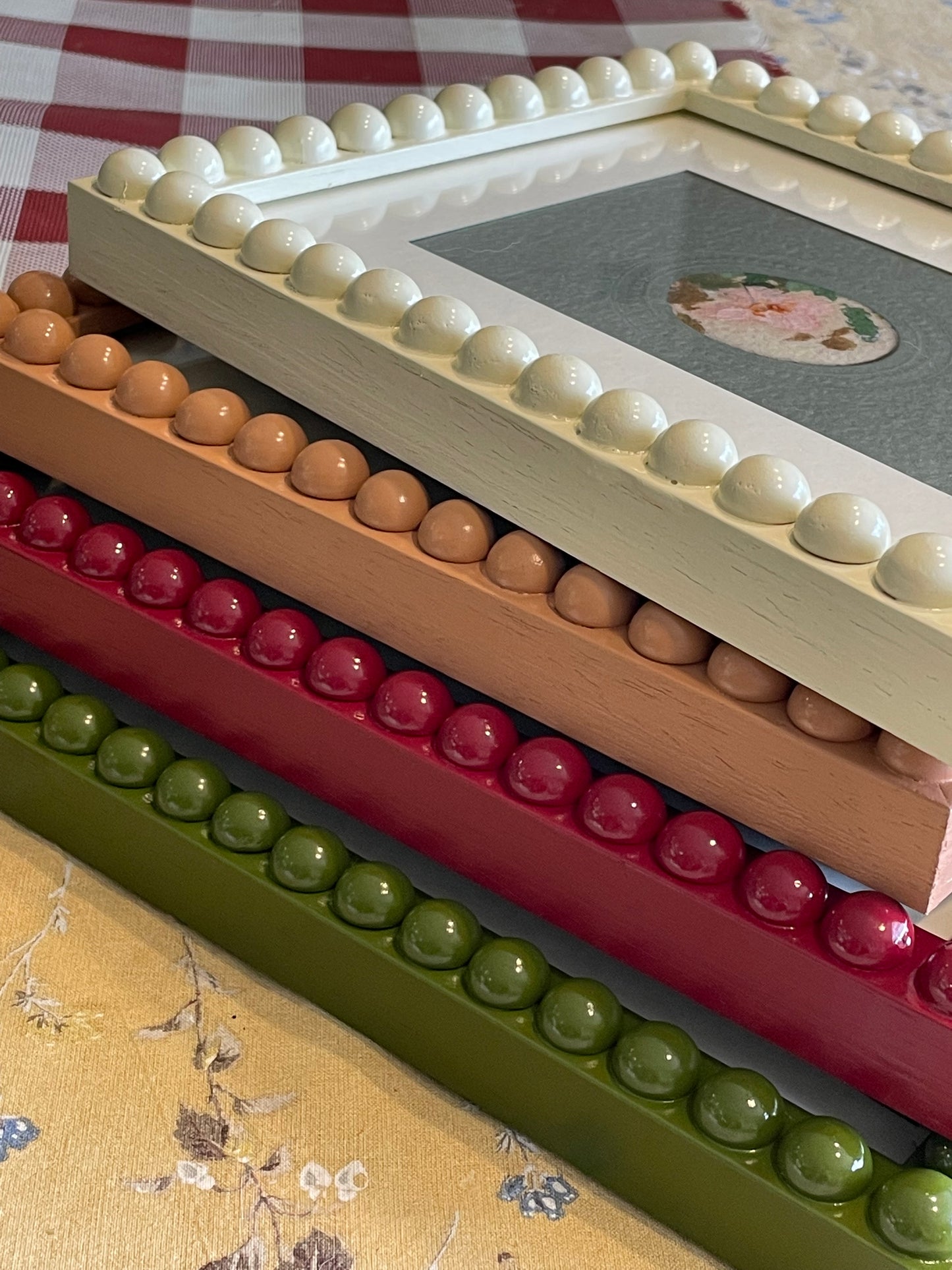 Berry Wooden Bobbin Frame
