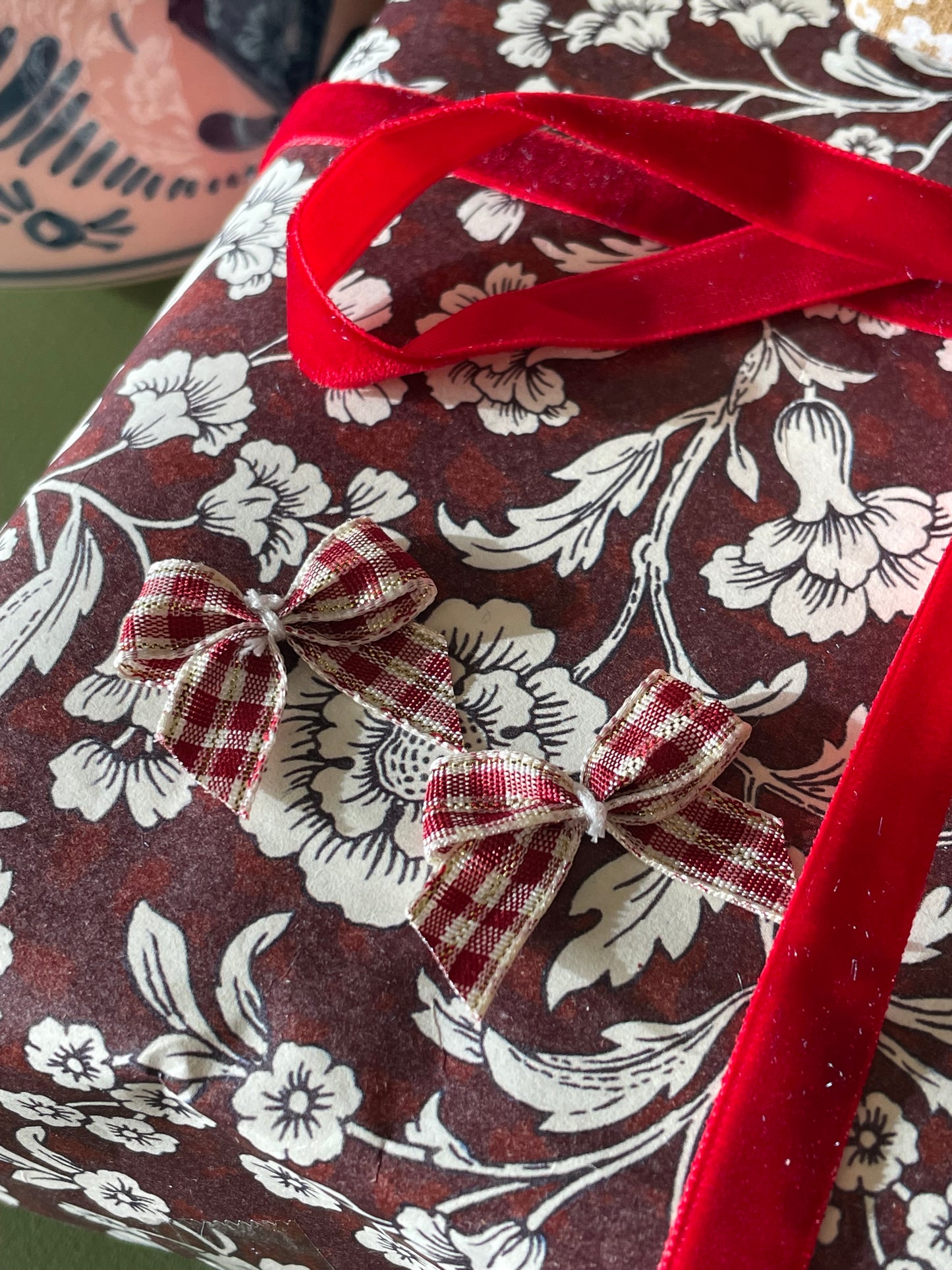 Luxury velvet ribbon reel