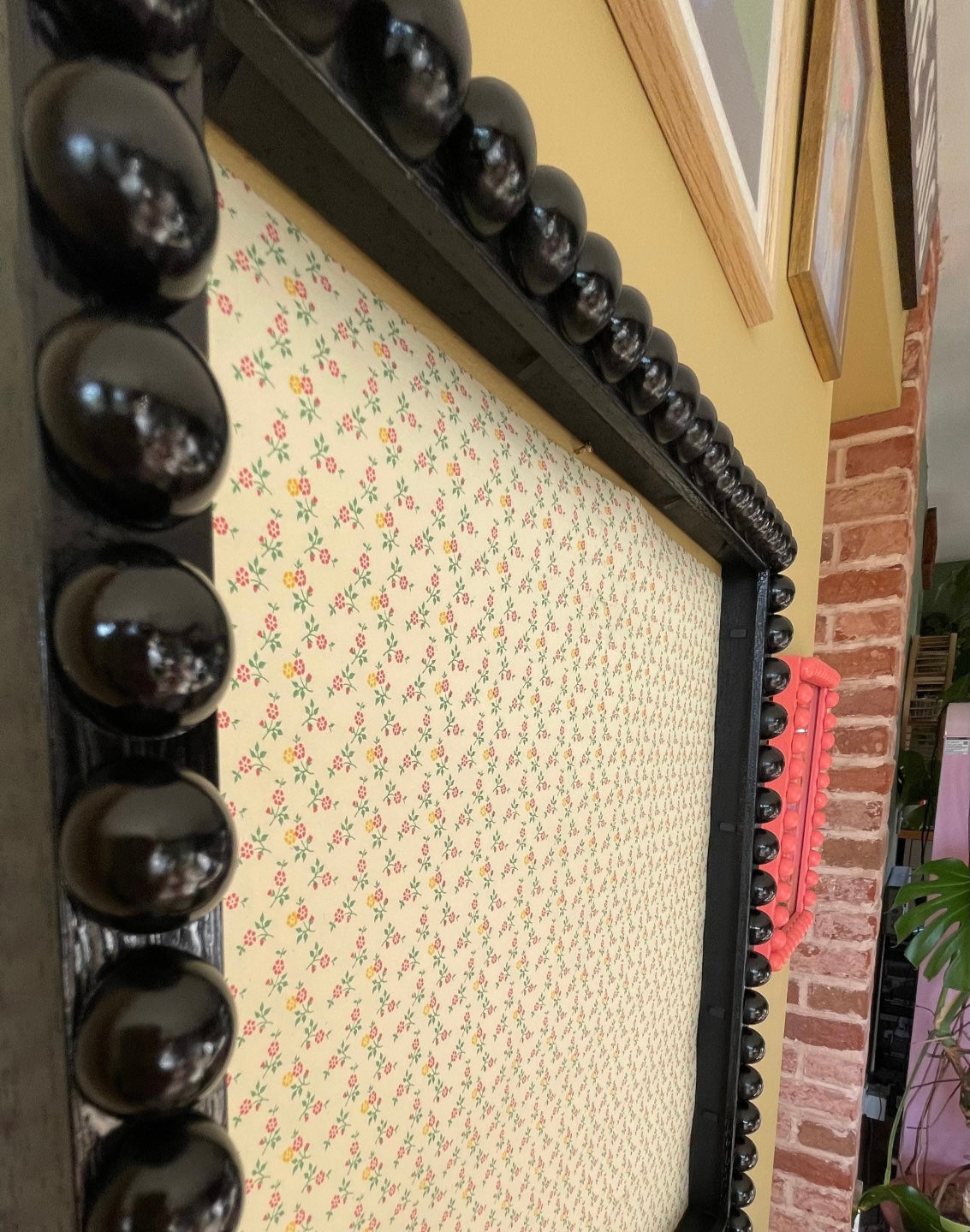 Black Wooden Bobbin Frame