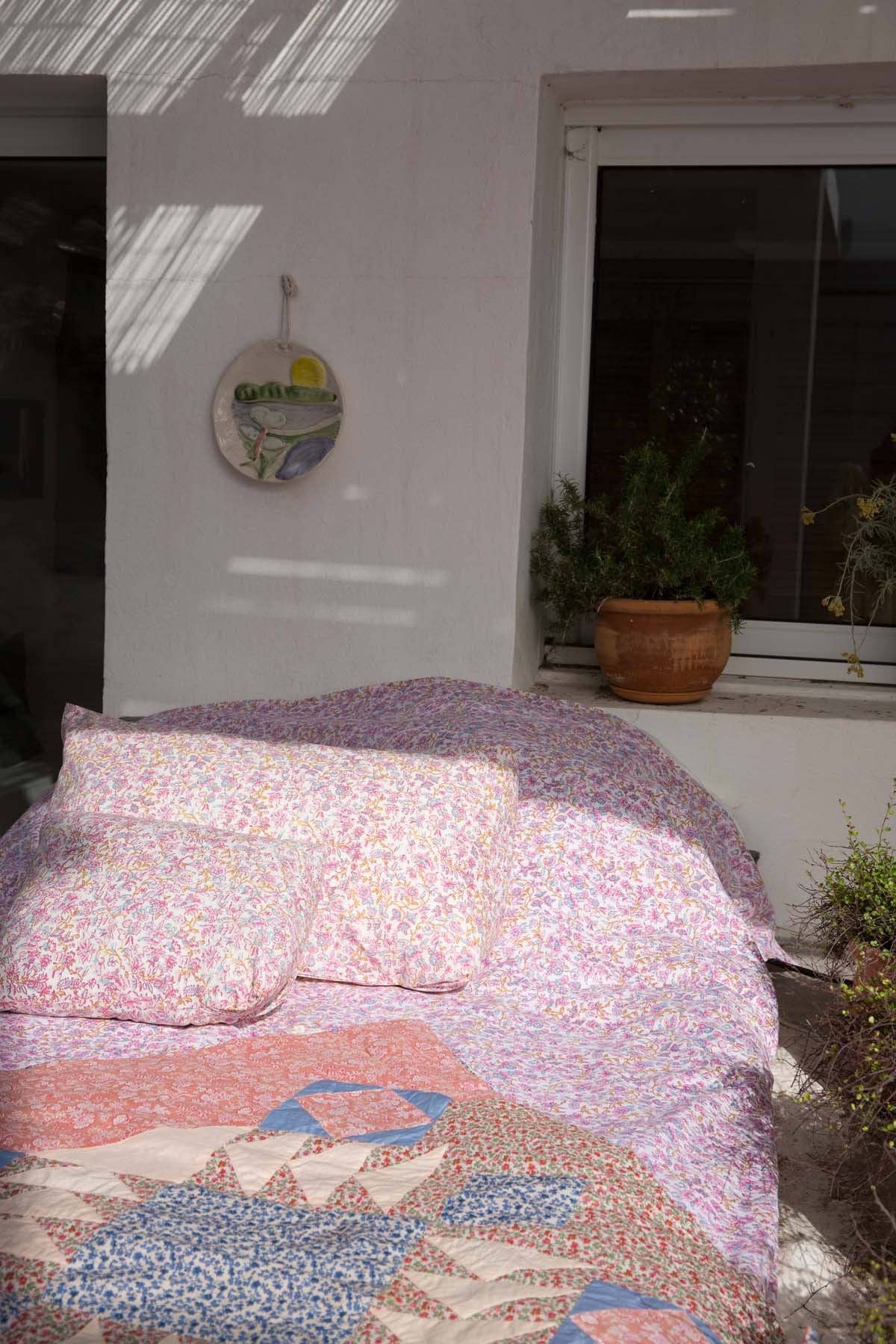 Plaid Aneka - patchwork - flowers - pink - blue - cream: Multicolor Patchwork / M Summer Quilt