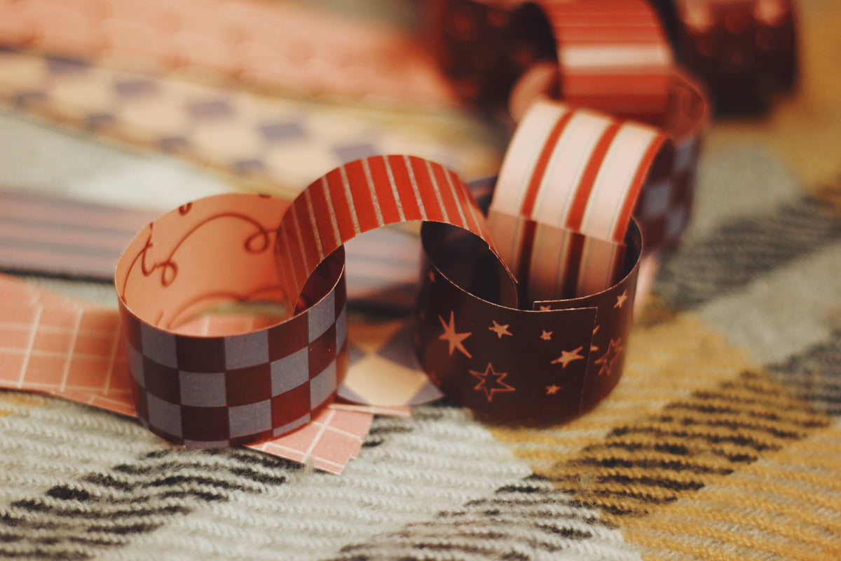 Snuggle Up | Paper Chain Kit Modern Traditional Party Decor