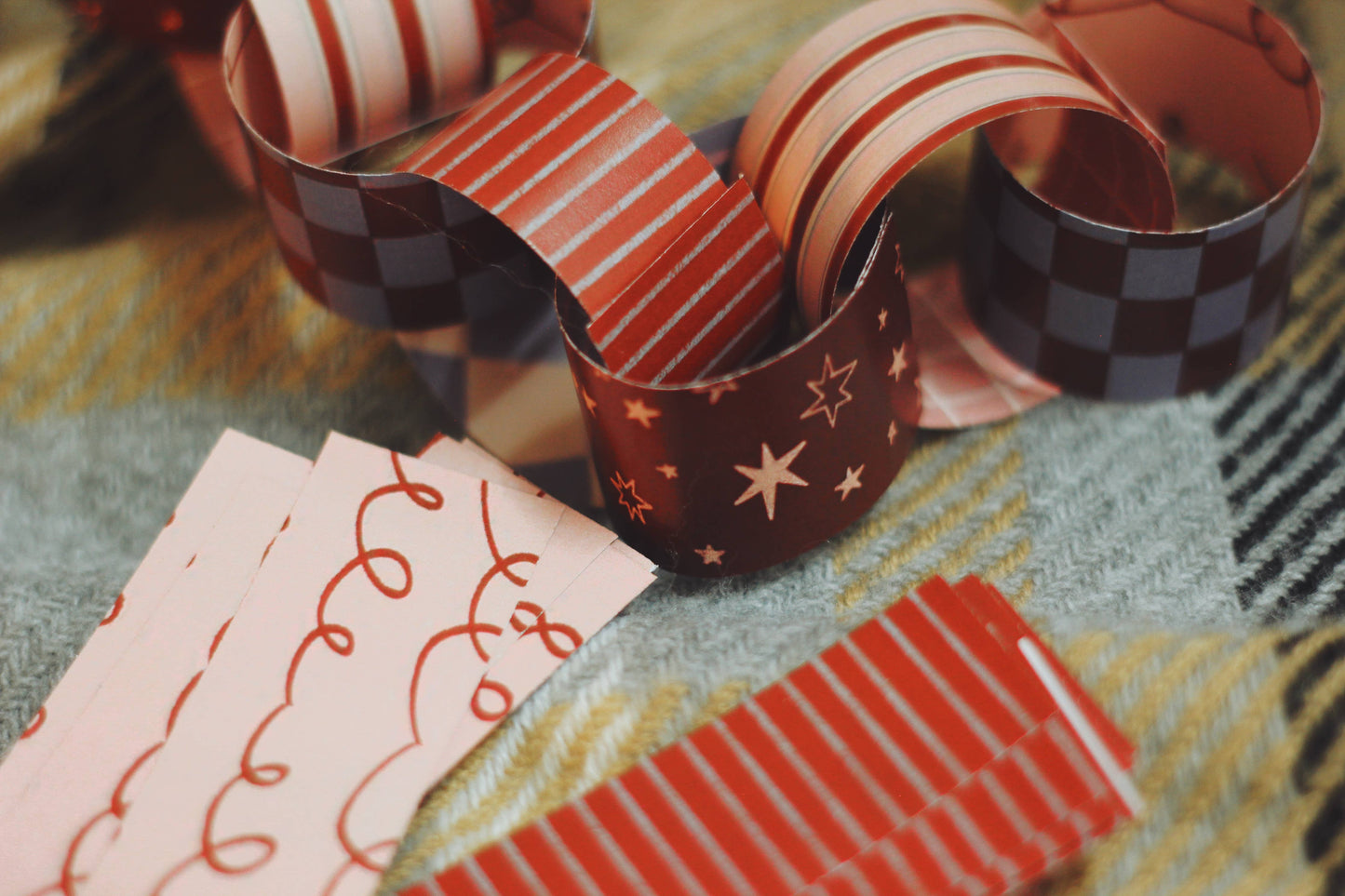 Snuggle Up | Paper Chain Kit Modern Traditional Party Decor