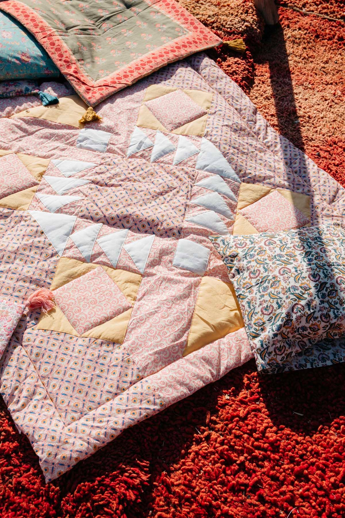 Plaid Aneka - patchwork - flowers - pink - yellow: Patchwork Summer Throw, Blanket Rose / M