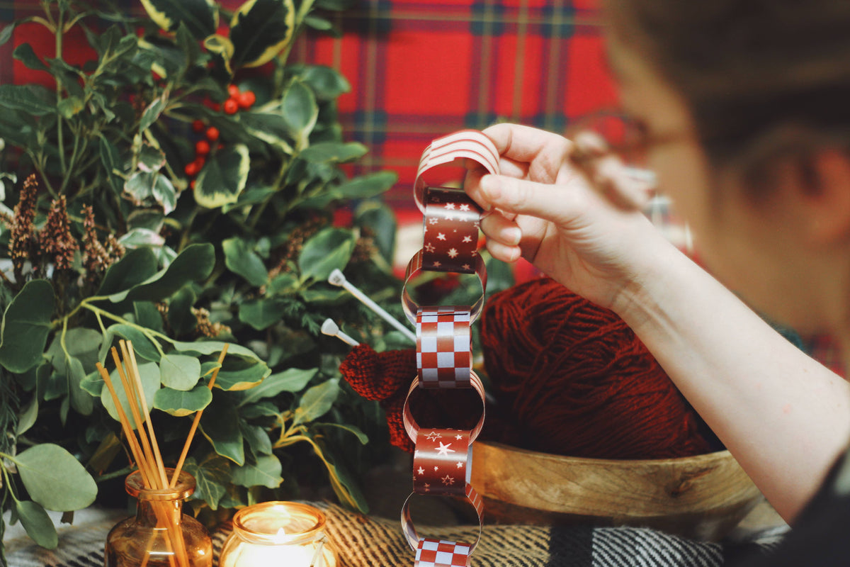 Snuggle Up | Paper Chain Kit Modern Traditional Party Decor