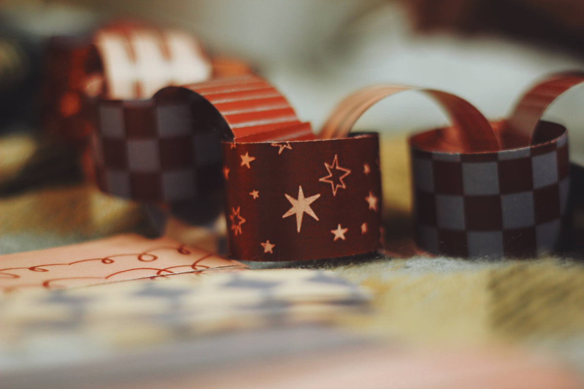 Snuggle Up | Paper Chain Kit Modern Traditional Party Decor
